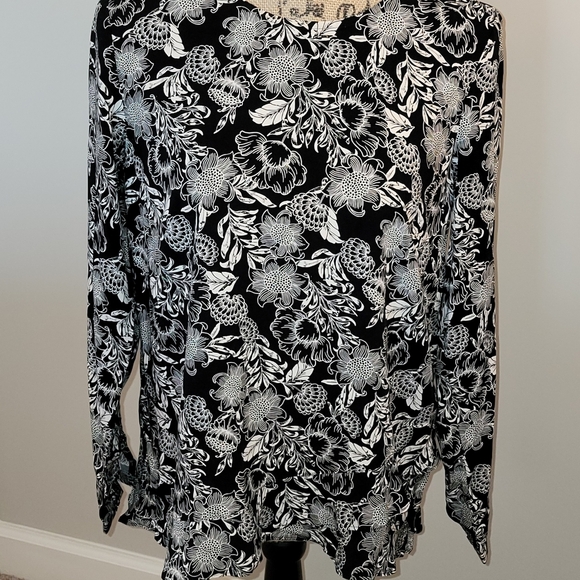 NWOT J.Jill black white floral top - Picture 1 of 5